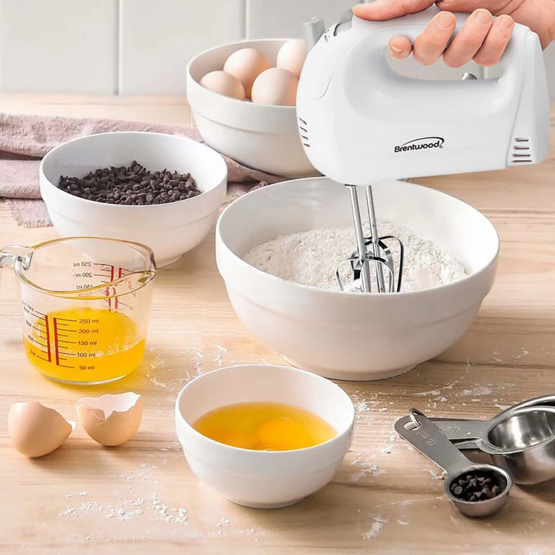 Brentwood 5-Speed Hand Mixer In White - Image 6
